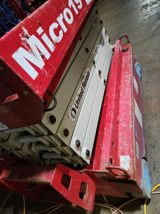 2018 MEC MICRO 19 Scissor Lift