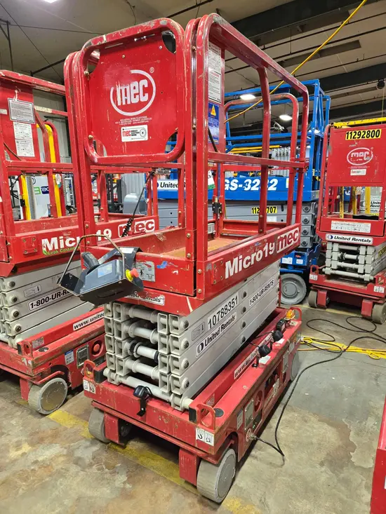 2018 MEC MICRO 19 Scissor Lift