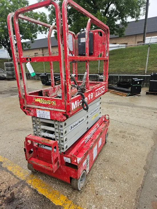 2019 MEC MICRO 19 Scissor Lift
