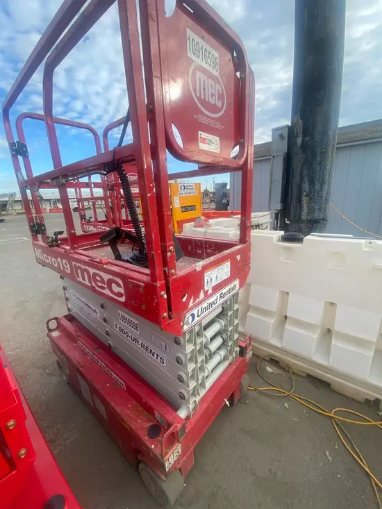 2019 MEC MICRO 19 Scissor Lift