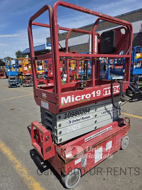 2019 MEC MICRO 19 Scissor Lift
