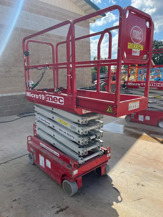 2018 MEC MICRO 19 Scissor Lift