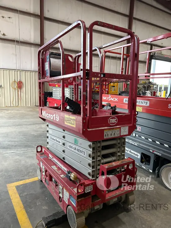 2019 MEC MICRO 19 Scissor Lift