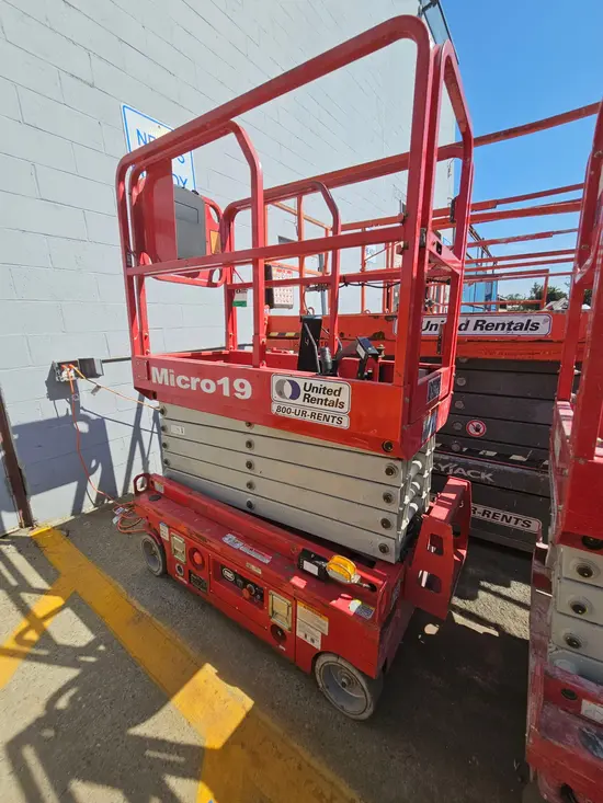 2019 MEC MICRO 19 Scissor Lift