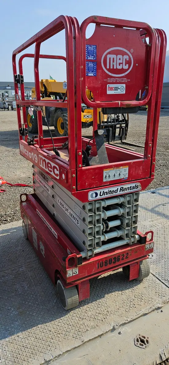 2018 MEC MICRO 19 Scissor Lift
