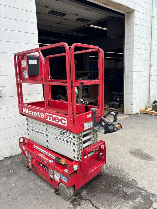 2019 MEC MICRO 19 Scissor Lift