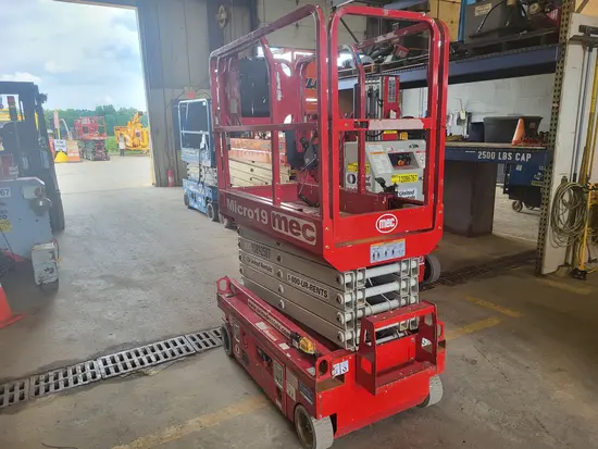 2019 MEC MICRO 19 Scissor Lift