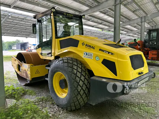 2021 BOMAG BW211D-5 Single Drum Roller