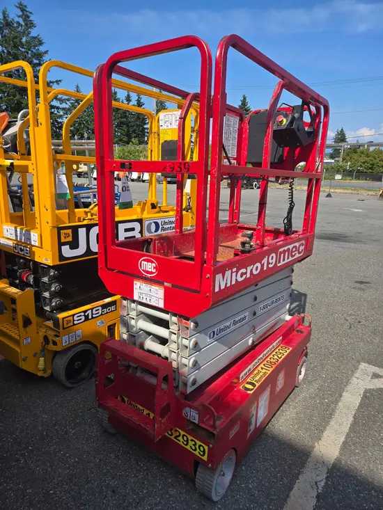 2018 MEC MICRO 19 Scissor Lift