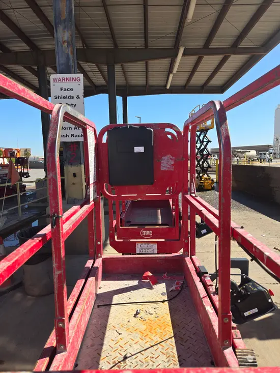 2018 MEC MICRO 19 Scissor Lift