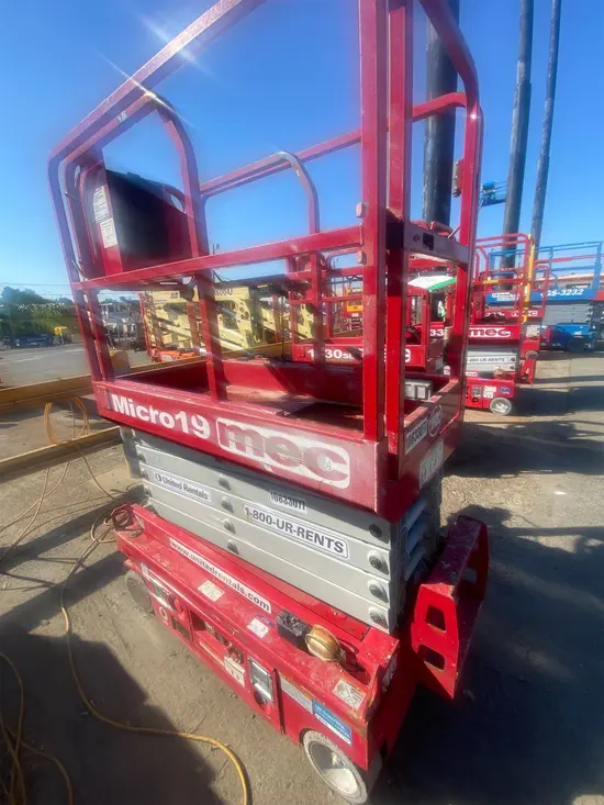 2018 MEC MICRO 19 Scissor Lift