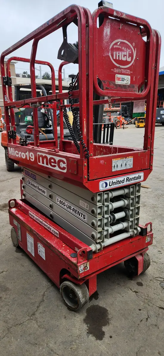 2018 MEC MICRO 19 Scissor Lift