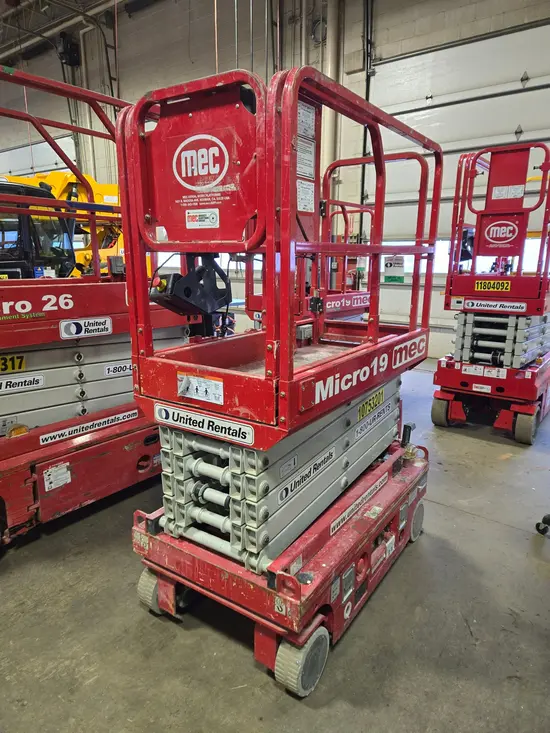 2018 MEC MICRO 19 Scissor Lift