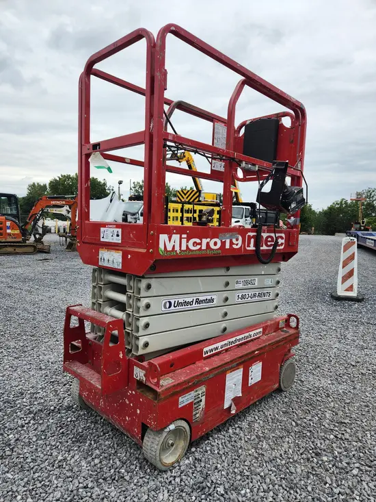 2019 MEC MICRO 19 Scissor Lift