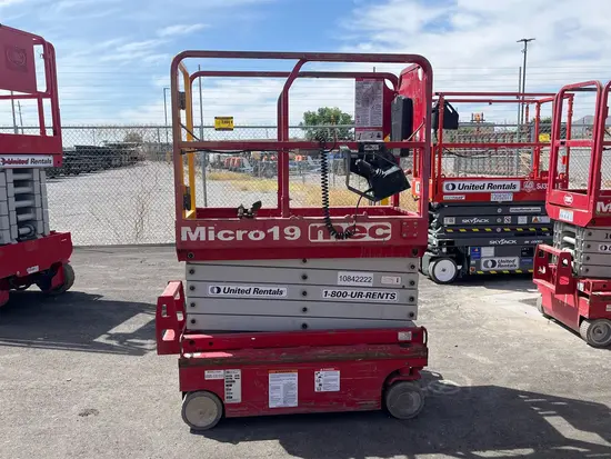 2018 MEC MICRO 19 Scissor Lift