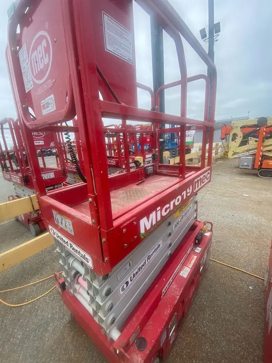 2019 MEC MICRO 19 Scissor Lift
