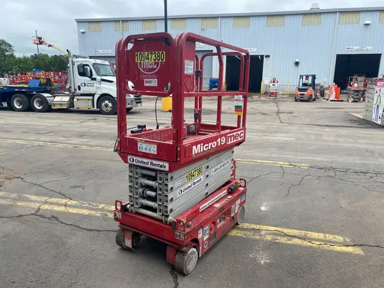 2019 MEC MICRO 19 Scissor Lift