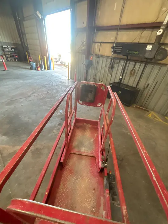 2018 MEC MICRO 19 Scissor Lift