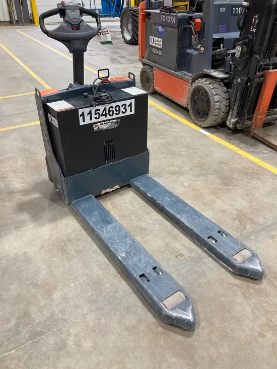 2022 Toyota 8HBW23 Jack