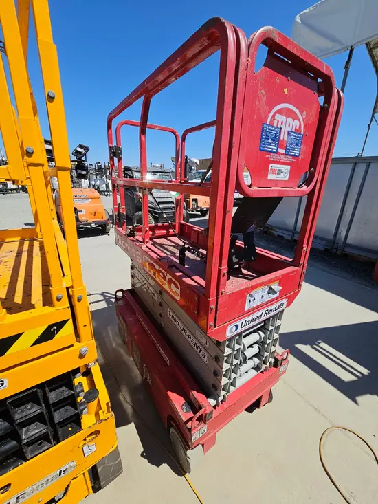 2019 MEC MICRO 19 Scissor Lift