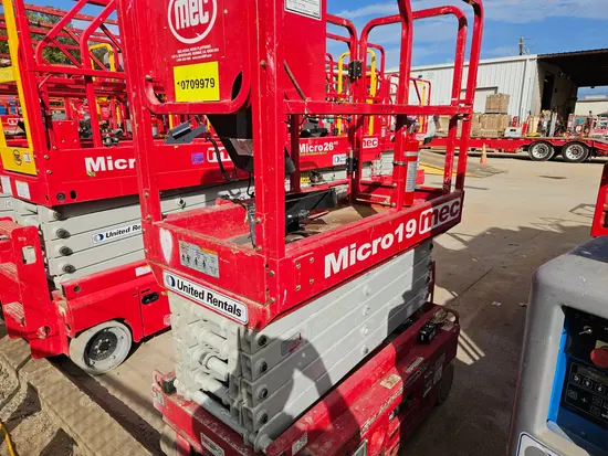 2018 MEC MICRO 19 Scissor Lift