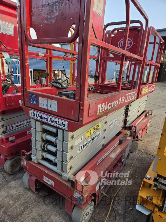 2020 MEC MICRO 19 Scissor Lift