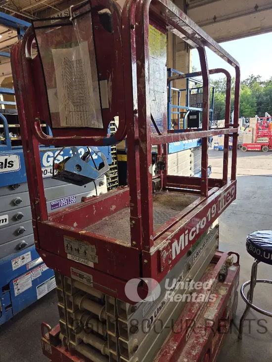 2019 MEC MICRO 19 Scissor Lift