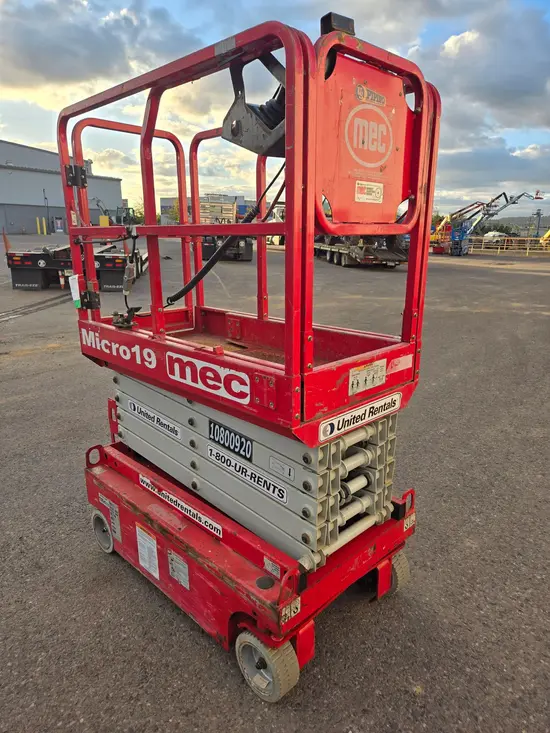 2018 MEC MICRO 19 Scissor Lift