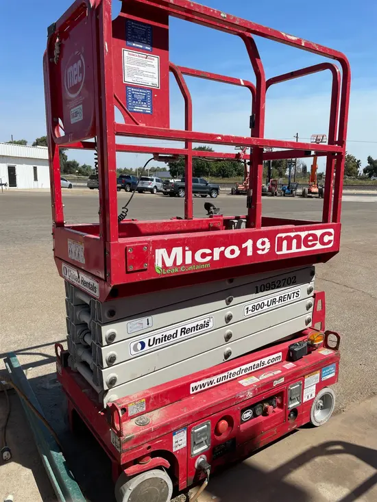 2019 MEC MICRO 19 Scissor Lift