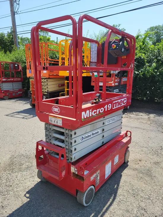 2019 MEC MICRO 19 Scissor Lift