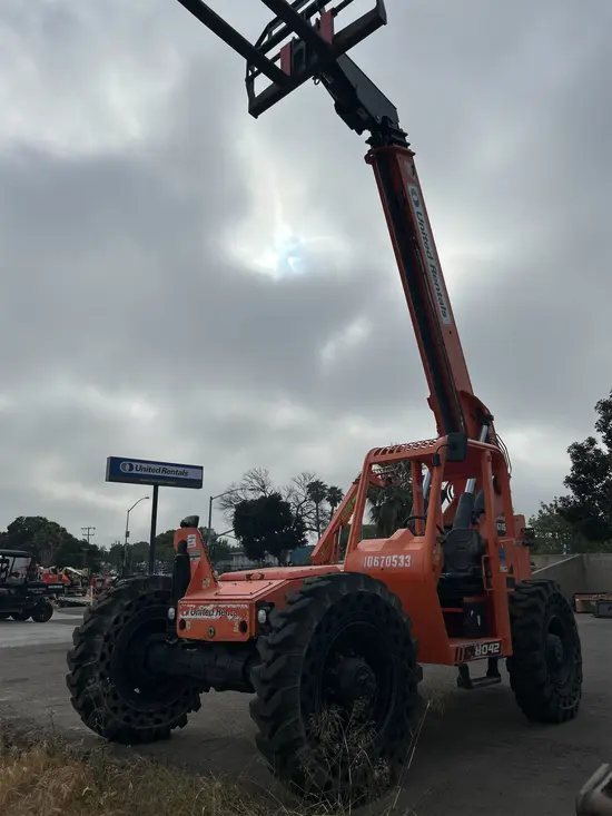 2017 SKYTRAK 8042 Forklift