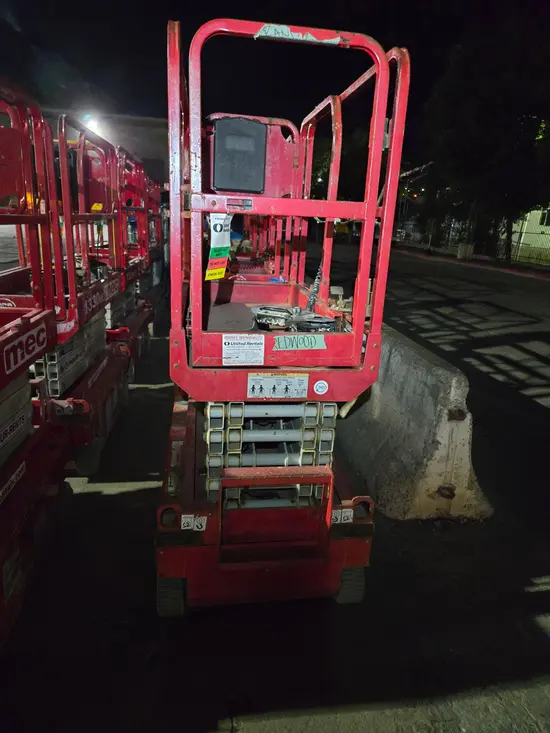 2019 MEC MICRO 19 Scissor Lift