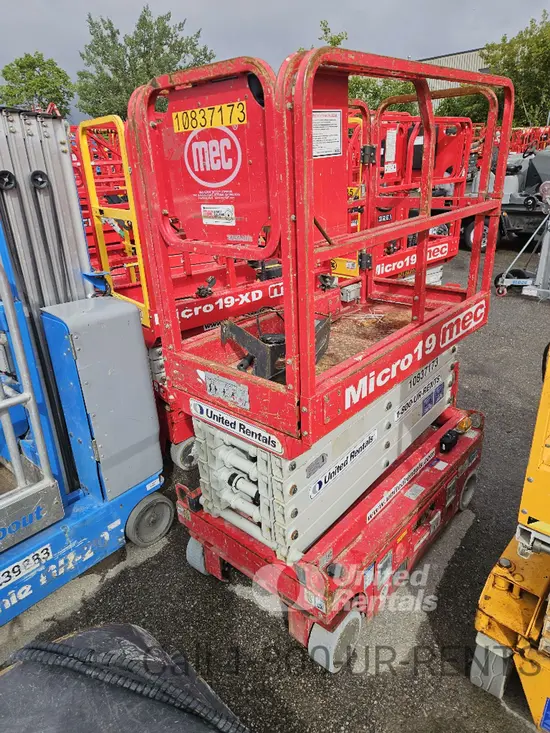 2018 MEC MICRO 19 Scissor Lift