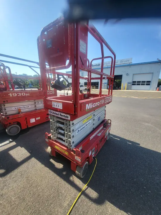 2019 MEC MICRO 19 Scissor Lift