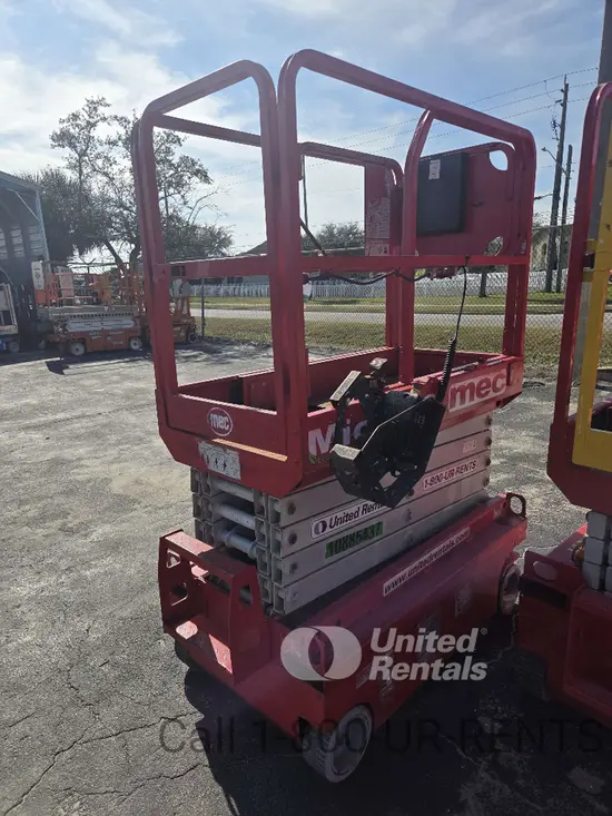 2019 MEC MICRO 19 Scissor Lift