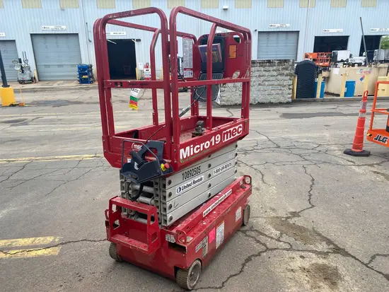 2019 MEC MICRO 19 Scissor Lift