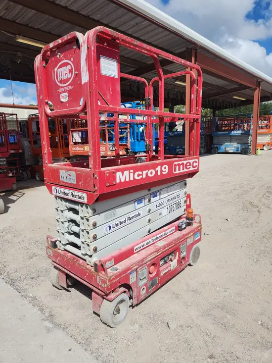 2018 MEC MICRO 19 Scissor Lift
