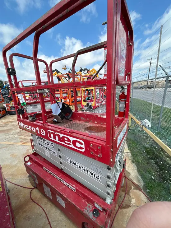 2019 MEC MICRO 19 Scissor Lift