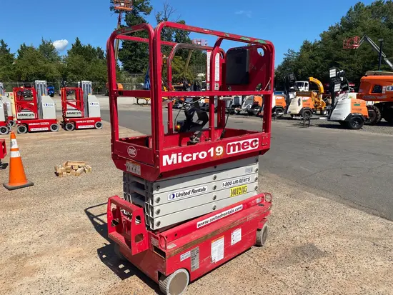 2018 MEC MICRO 19 Scissor Lift