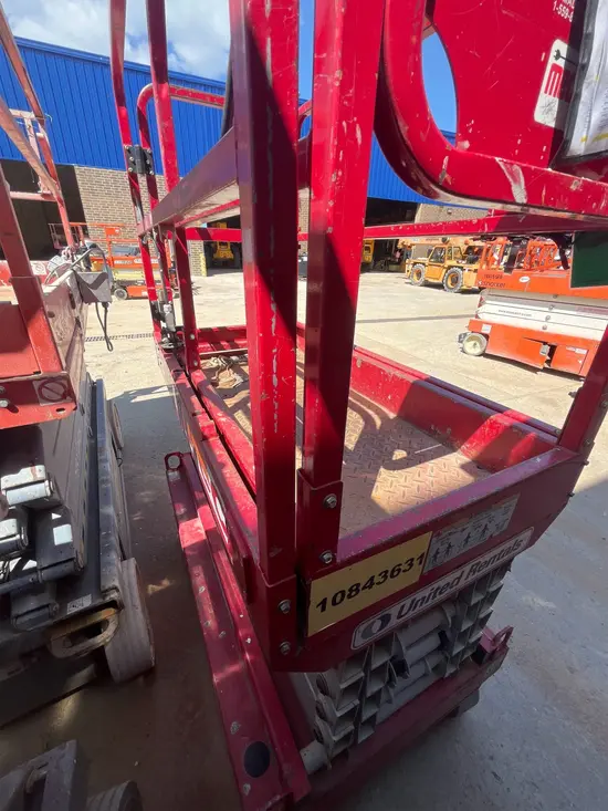 2018 MEC MICRO 19 Scissor Lift