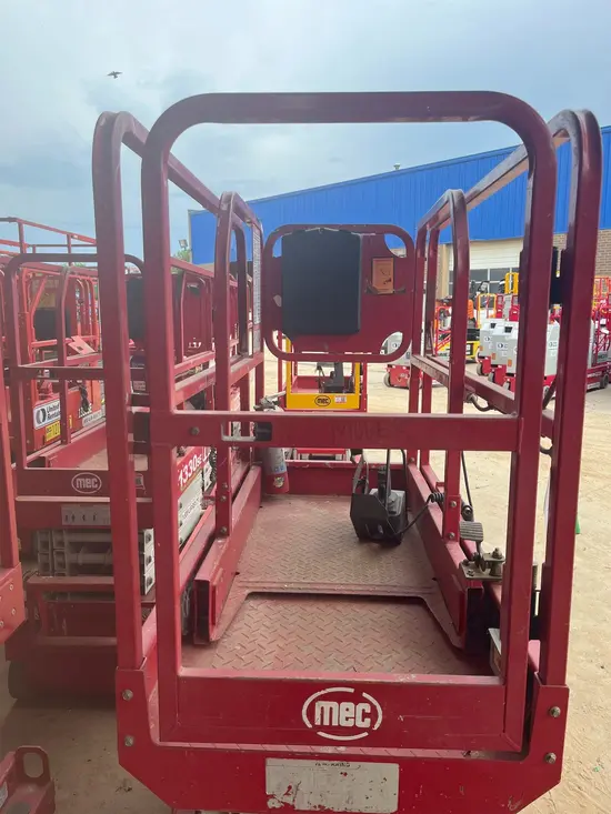 2018 MEC MICRO 19 Scissor Lift