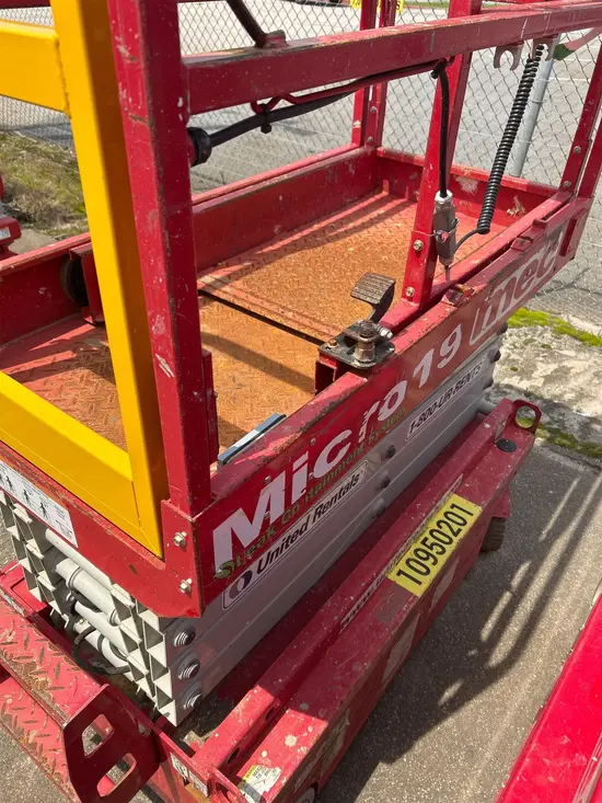 2019 MEC MICRO 19 Scissor Lift