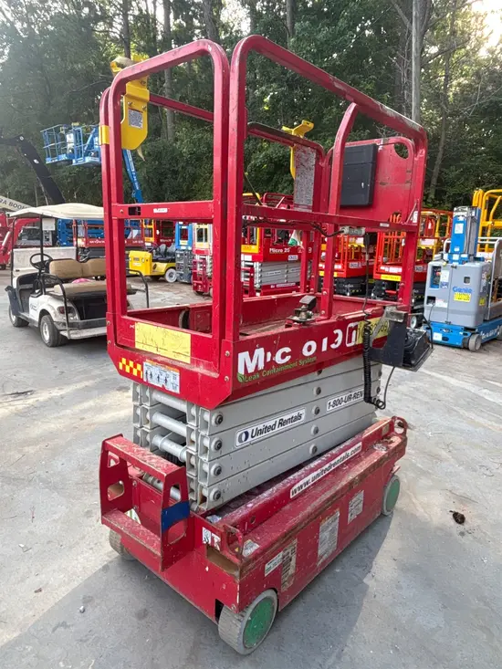 2019 MEC MICRO 19 Scissor Lift