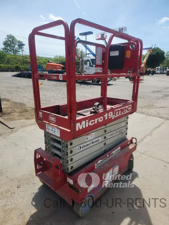 2018 MEC MICRO 19 Scissor Lift