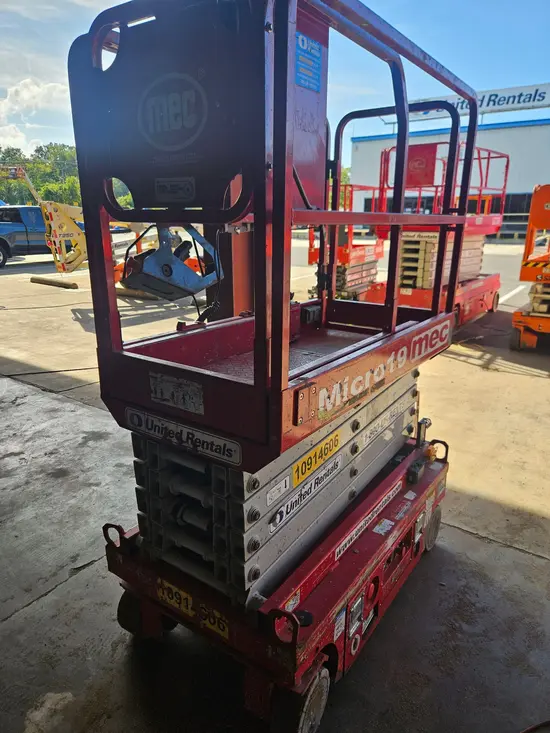 2019 MEC MICRO 19 Scissor Lift