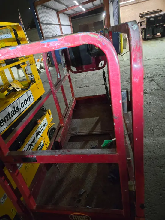 2019 MEC MICRO 19 Scissor Lift