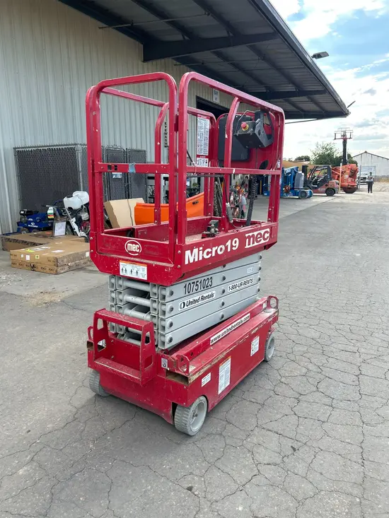 2018 MEC MICRO 19 Scissor Lift