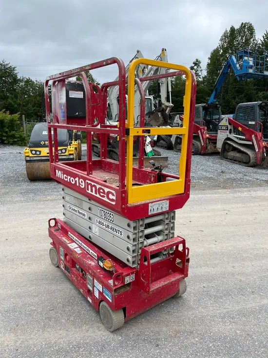 2018 MEC MICRO 19 Scissor Lift