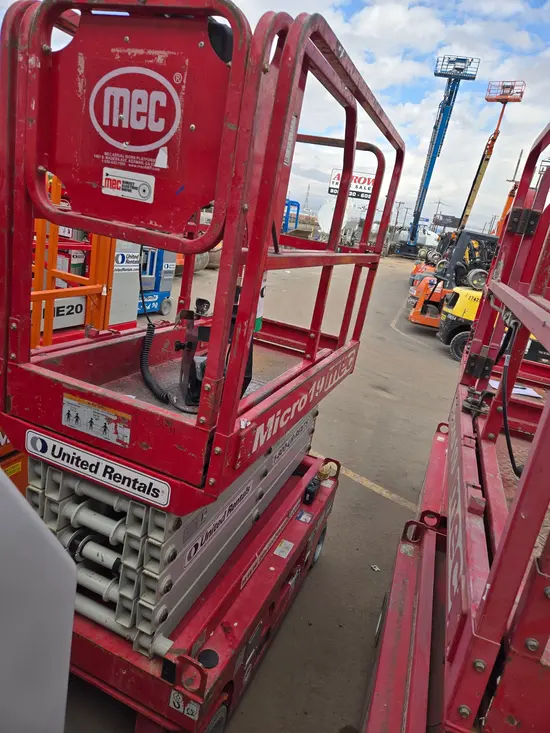 2018 MEC MICRO 19 Scissor Lift