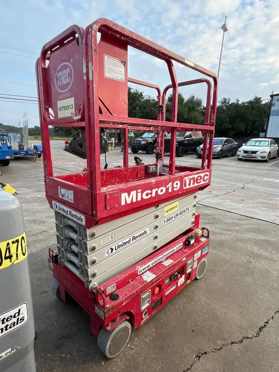 2018 MEC MICRO 19 Scissor Lift